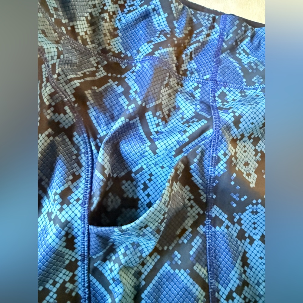 Lululemon "Full-On Luon" Blue Mini Ziggy Snake Print Cropped Leggings US 8 - Picture 10 of 13